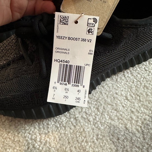 Yeezy Boost 350 - Picture 4 of 6